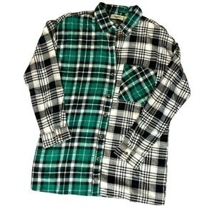 ⭐️ NWT- Retrod plaid oversized button-down shirt - size XS